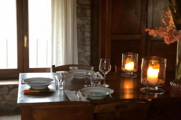 Dining 10 of 12