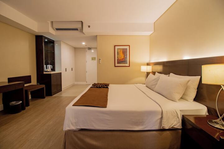 Room 17 of 104