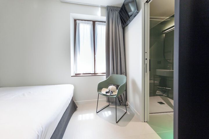Room 43 of 106