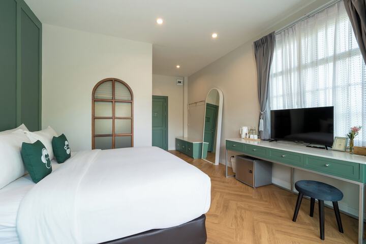 Room 4 of 50