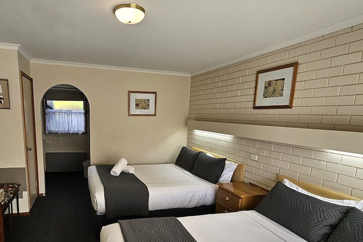 Room 11 of 37