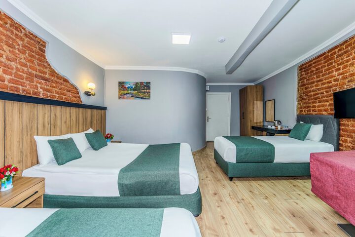 Room 8 of 43