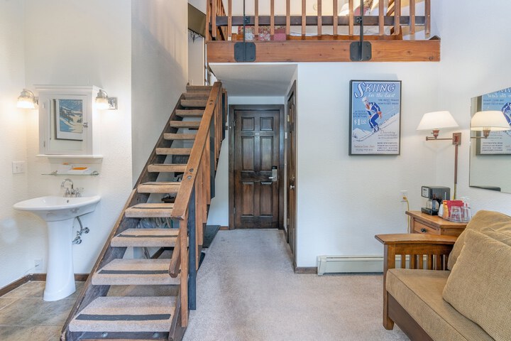 Photo of Manitou Lodge 8 Hotel Room by Alpine Lodging Telluride