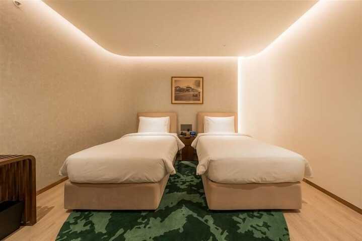Room 8 of 20