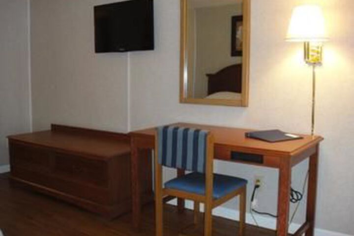 Room 5 of 6