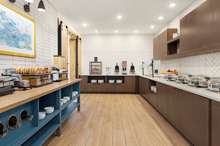 Breakfast/Coffee Service 21 of 32