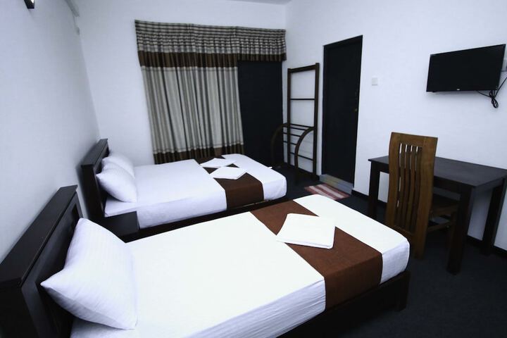 Room 25 of 34