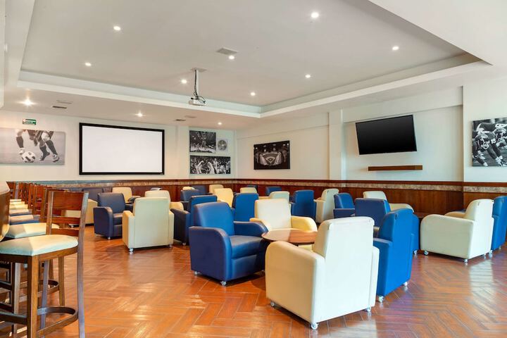 Lounge 47 of 60