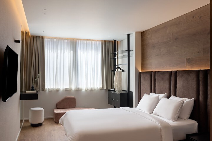 Room 3 of 16