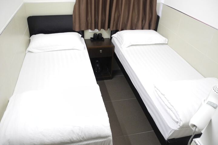 Room 10 of 72