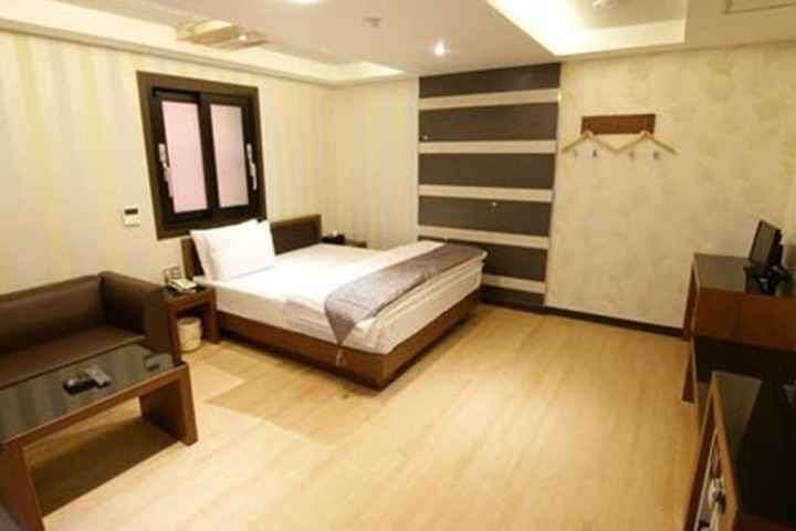 Room 6 of 29