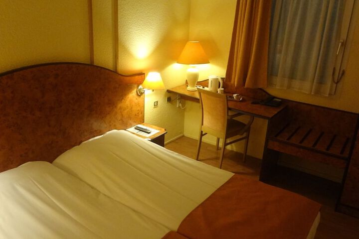 Room 15 of 84