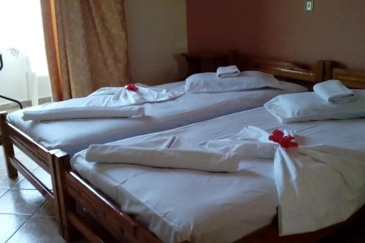 Room 4 of 15