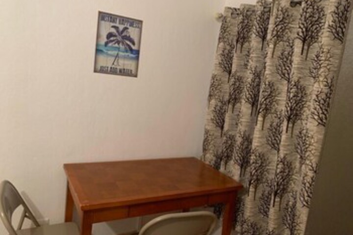 Room 52 of 204