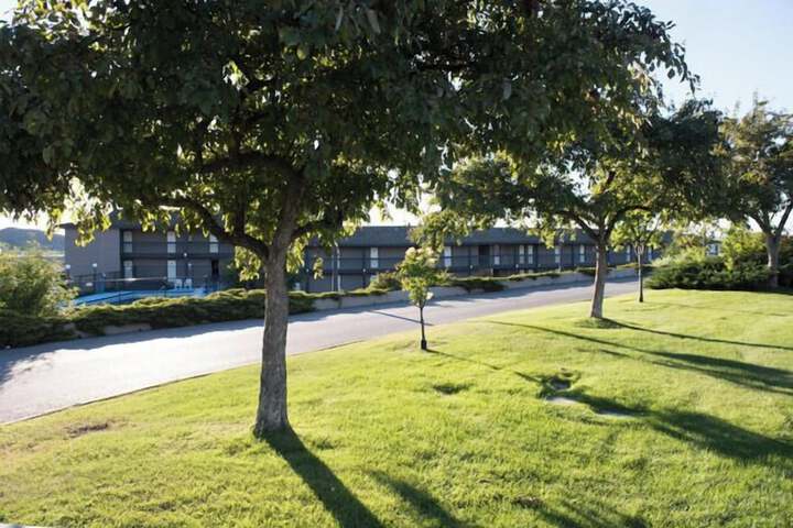 Hotel Exterior 46 of 48