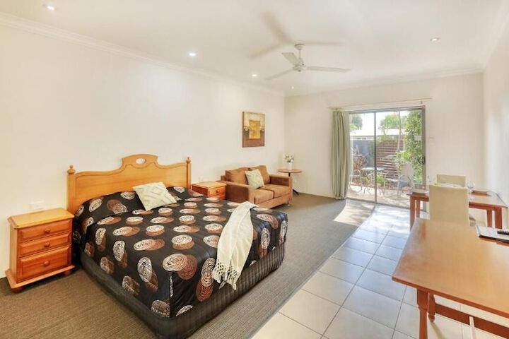 Room 2 of 72