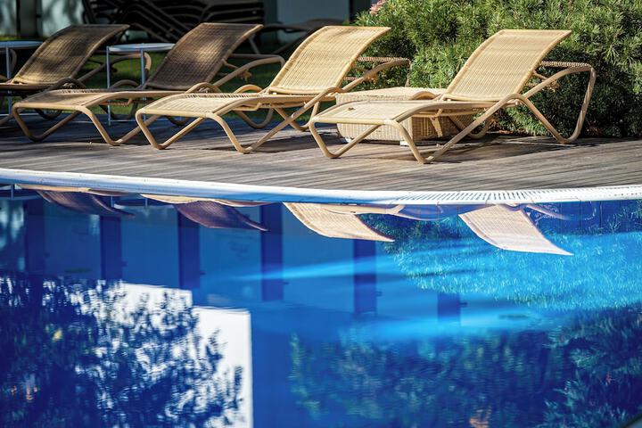 Pool 94 of 158