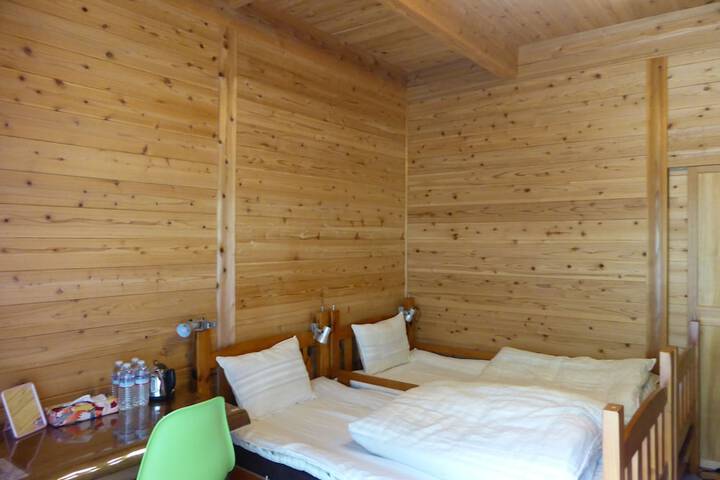 Room 4 of 15