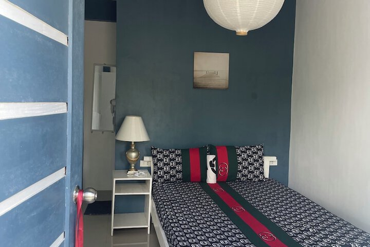 Room 2 of 25