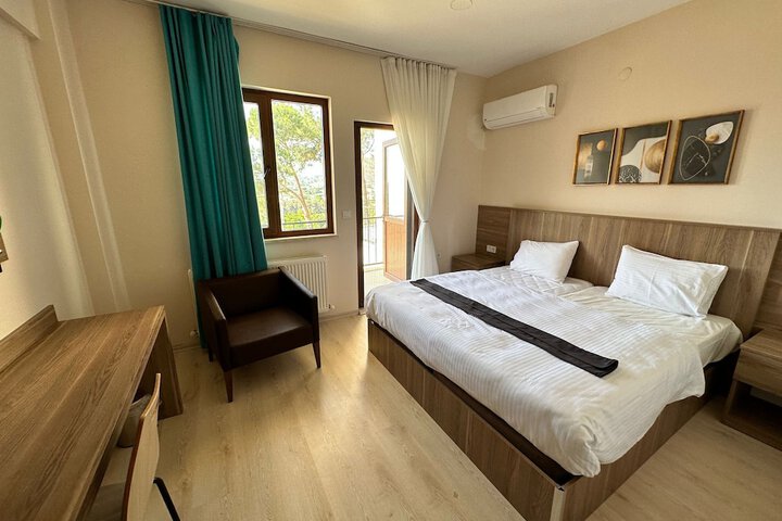 Room 6 of 27