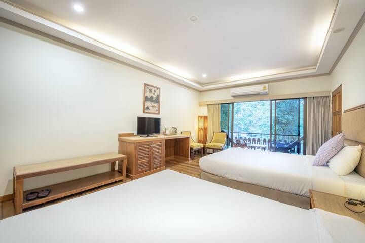 Room 32 of 79