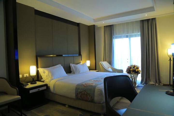 Room 6 of 33