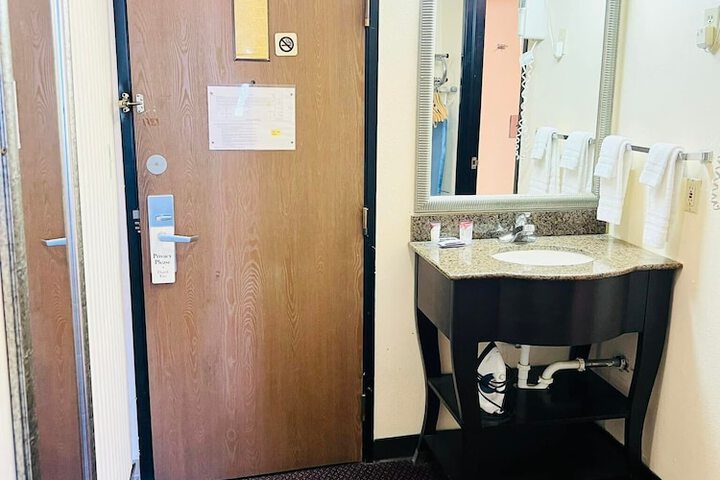 Room 6 of 26