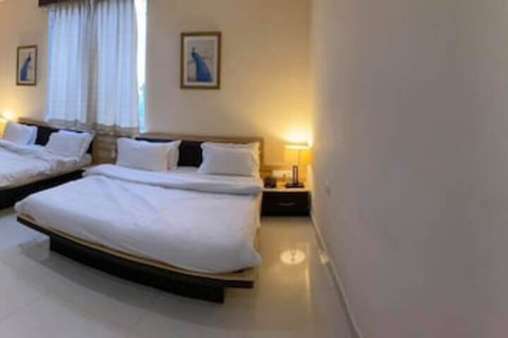 Room 13 of 28