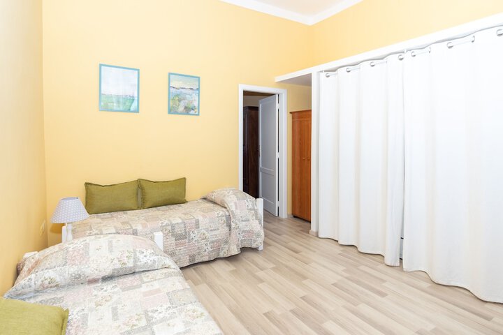 Room 10 of 29