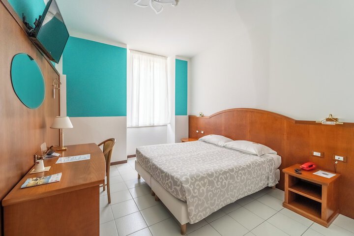 Room 13 of 70
