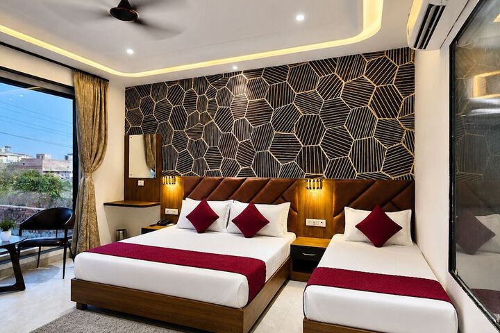 Room 10 of 34