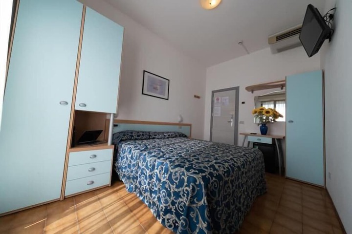 Room 12 of 66