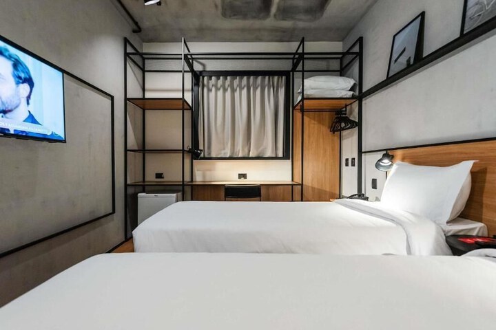 Room 27 of 96