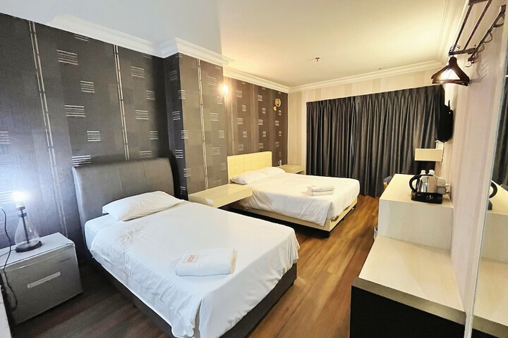 Room 19 of 82