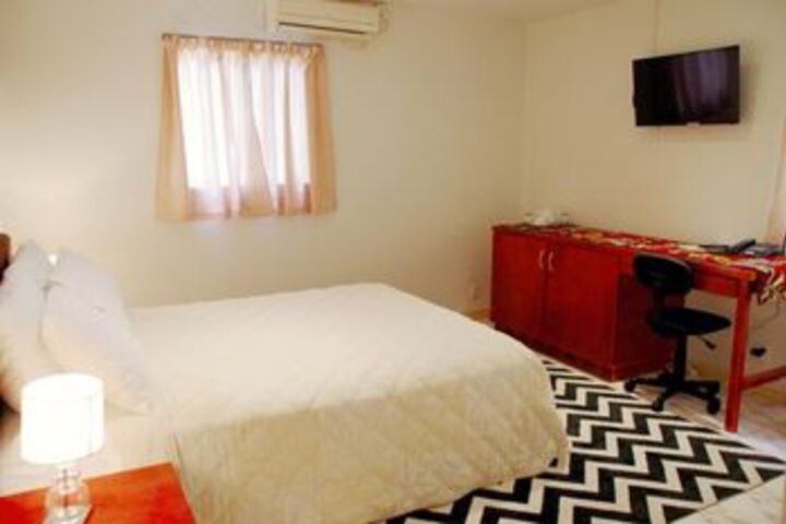 Room 11 of 14