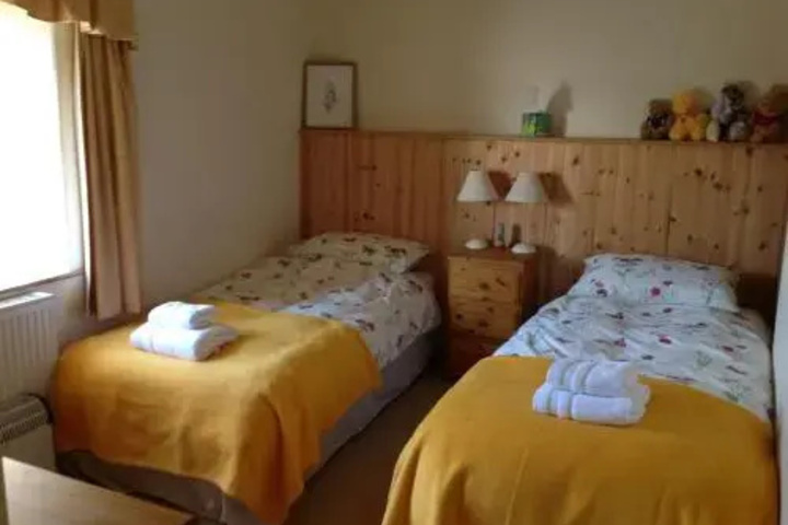 Room 2 of 7