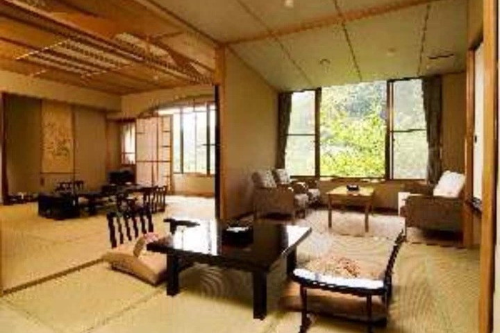 Room 5 of 65