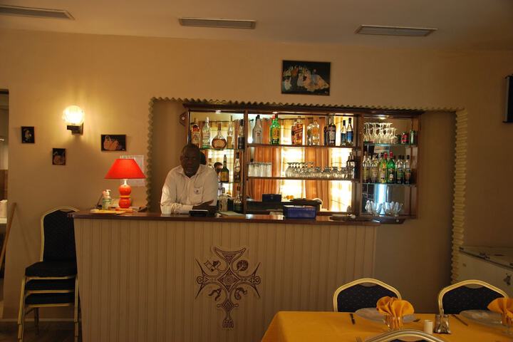 Lounge 36 of 49