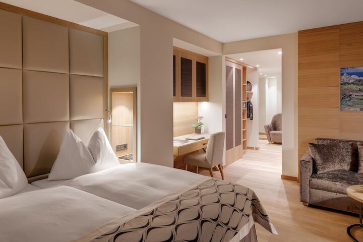 Room 4 of 44