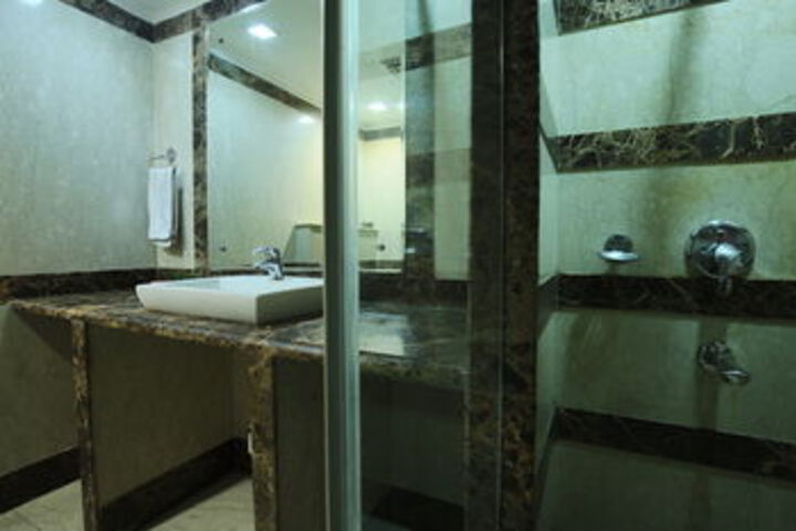 Room 6 of 21