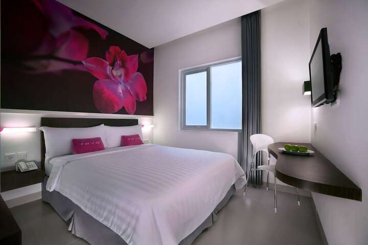 Room 7 of 18