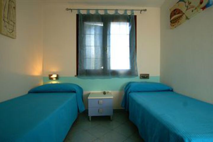 Room 7 of 16