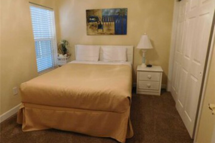 Room 10 of 34