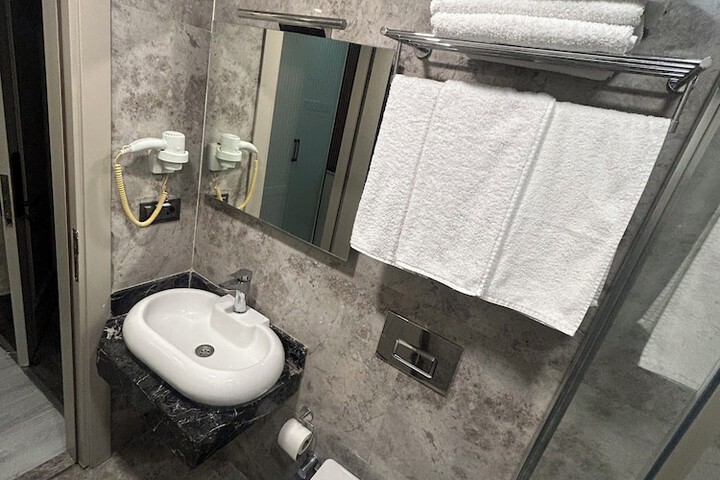 Room 62 of 104