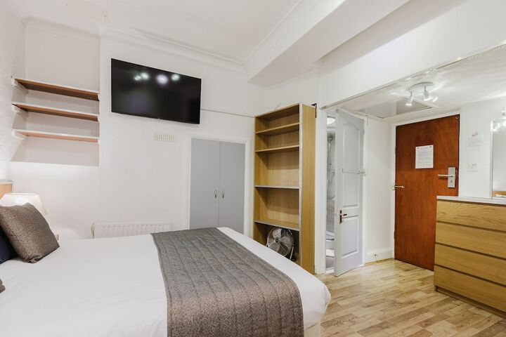 Room 53 of 107