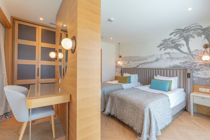 Room 46 of 251