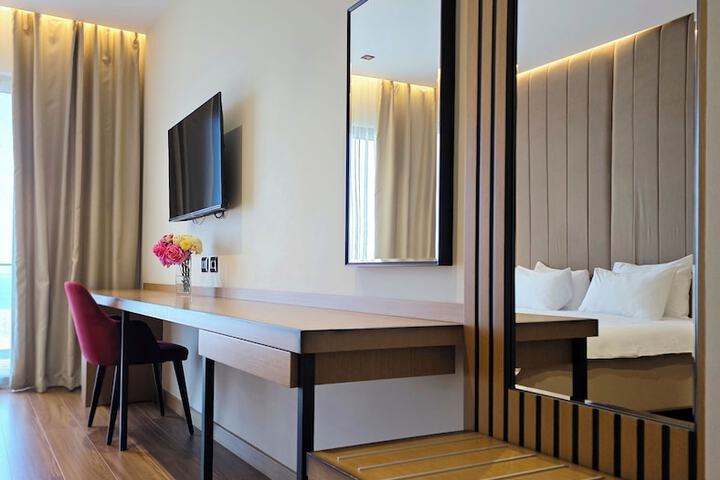Room 32 of 96