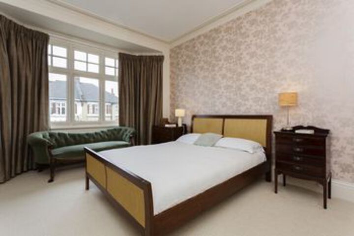 Room 13 of 21