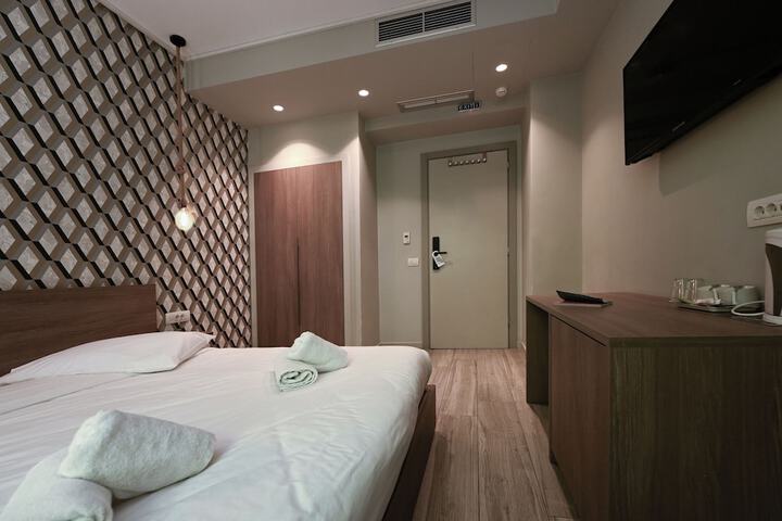 Room 112 of 200