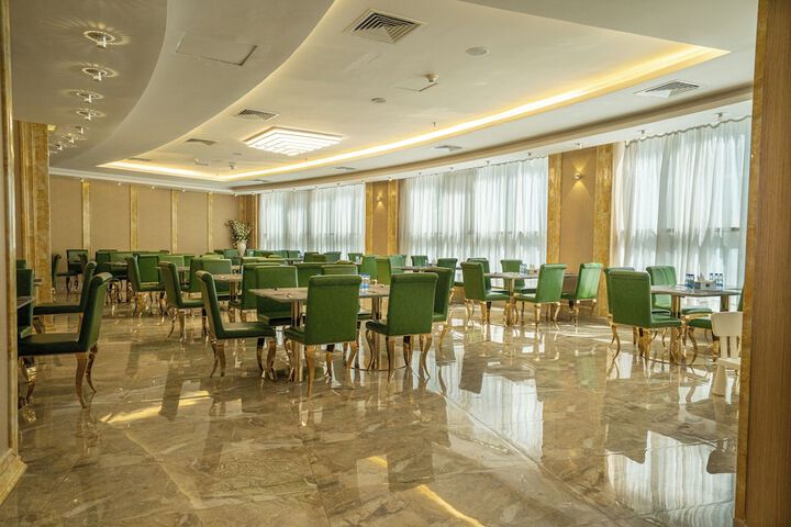 Dining 16 of 16